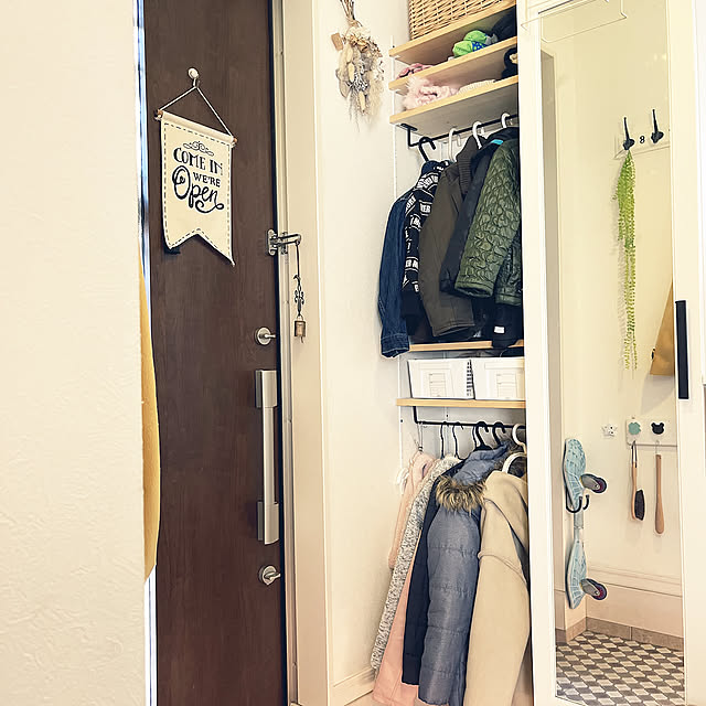 棚　diy,コート収納　玄関,コート収納,コート掛け,玄関の棚,玄関収納,造作棚,Entrance,棚受けレール,手袋 帽子 マフラー入れ,手袋収納,グリーンネックレス,ドライフラワー Hi5の部屋