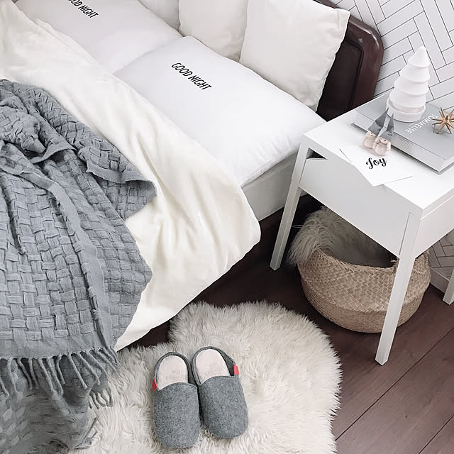 Bedroom,ファー,ZARA HOME,シーグラスバスケット,サイドテーブル,IKEA,ルームシューズ,ベルメゾンとろけるシリーズ,2018.12.2,アアリッカ,アーリッカ Merrydayの部屋