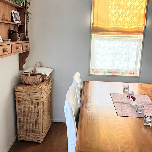 My Desk,かご収納,ダイニング,ダイニングテーブル,季節を愉しむ,季節を感じる暮らし,築30年以上でもあきらめない！,パイン家具,花のある暮らし,北欧,春,色を楽しむ,北欧インテリア,ダイソーキャンドルホルダー,IKEAキャンドルホルダー,ZARA HOME ランチョンマット,梅,ZARA HOME,紅梅,かざり棚,紅梅のテーブルコーディネート,IKEA チェアーカバー,ラタンボックス,かご好き hiyo.pietの部屋