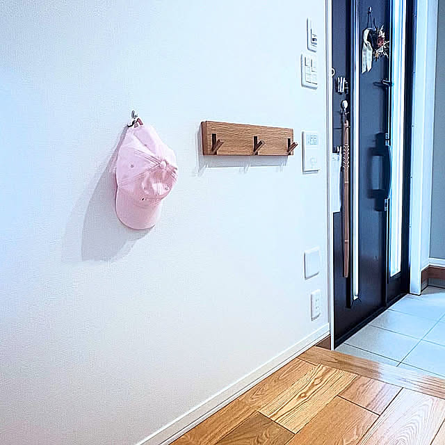 Entrance,100均マグネットフック,100均,玄関ドア周り,玄関ドア飾り,壁に穴をあけたくない,帽子置き場,帽子掛け,フック,無印良品,無印良品 壁に付けられる家具,セキスイハイム,セキスイハイム　パルフェ portaの部屋