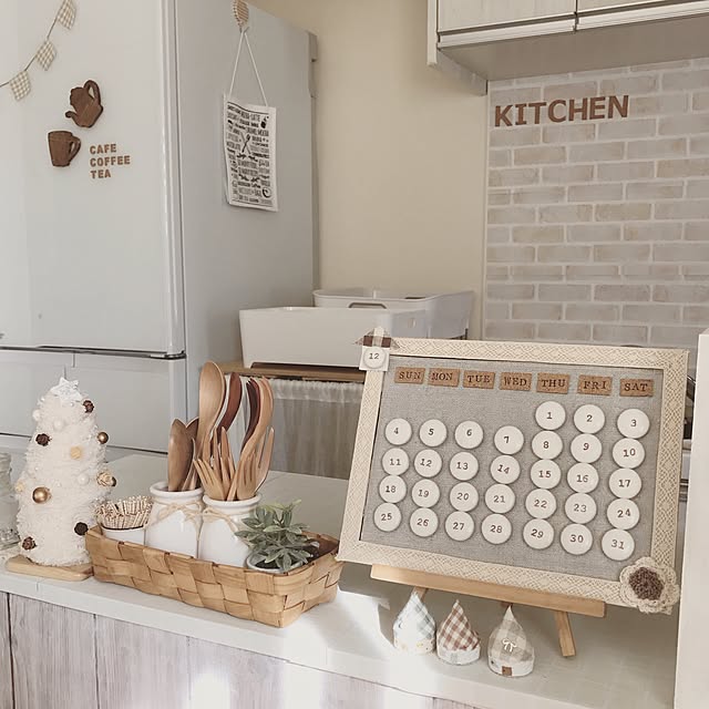 Kitchen,代表作品♡,カレンダーのオーダー受付してます！,キッチンカウンターDIY,レンガシート,白い冷蔵庫,モコモコツリー,万年カレンダー,ナチュラル雑貨,ハンドメイド,カレンダー,インスタ→tomo_mon2,お友達の作品♡,ナチュラルインテリア,イベント参加中,くるみボタン tomomonの部屋