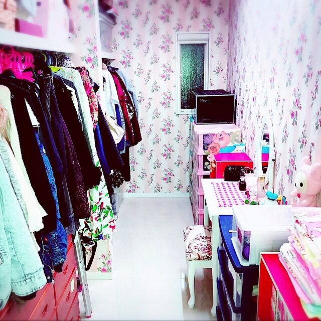 Bedroom,ウォークインクローゼットのあるお部屋,ピンク,白,花柄,シンプル,ナチュラル,メイクスペース,カントリー家具 marikoの部屋