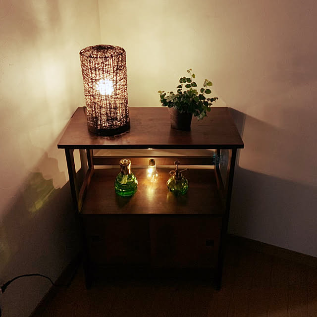 My Shelf,ニトリ照明,模様替え,照明,古い棚,築40年以上の昭和なお家,100均照明,ランプベルジェ,観葉植物 min2413の部屋
