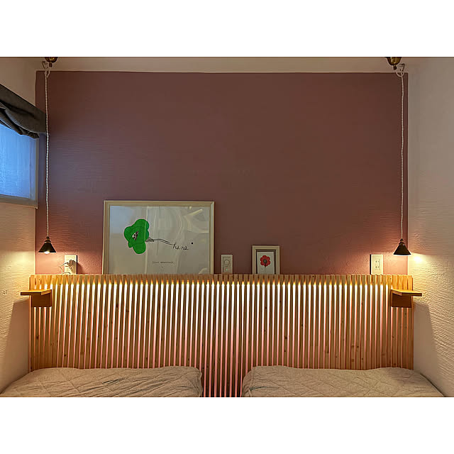 テープライト,ヘッドボードDIY,漆喰壁　コーラル,間接照明,アートポスター,ルーバー,無印良品 壁に付けられる家具,DIY,Bedroom Aliの部屋