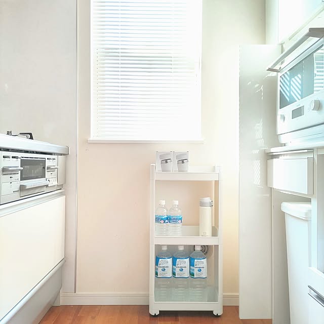 Kitchen,3COINS,隙間収納,いつもいいねやコメありがとうございます♡,スペースの有効活用,買ってよかったもの,フォロワーの皆様に感謝♡,物の見直し中,コメントお気遣いなくです(⋆ᴗ͈ˬᴗ͈),見てくださる皆様に感謝♡,700枚目への道のり,ホワイトインテリア,白すぎる,早めの大掃除,物欲の秋 Haの部屋