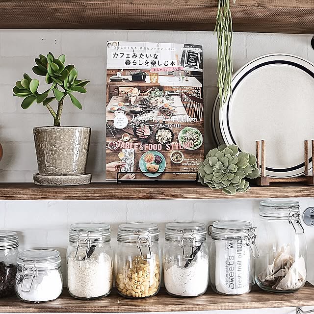 Kitchen,ブログ更新しました♡,いなざうるす屋さん,雑誌掲載,カフェみたいな暮らしを楽しむ本,インディゴボーダーのプレート,DULTONの鉢,いな屋のフェイクグリーン,IKEAのキャニスター,見せる収納,DIY,足場板,男前,Rustic,インスタやってます♡,セルフリノベーション,インダストリアル yupinokoの部屋