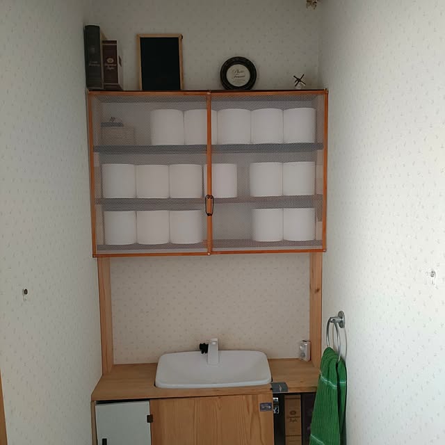 Bathroom,DIY,トイレの棚,扉,廃材DIY,なんちゃって扉,実は暖簾みたいな扉,トイレDIY,トイレットペーパー収納,釘なしDIY棚 mori_6_12の部屋