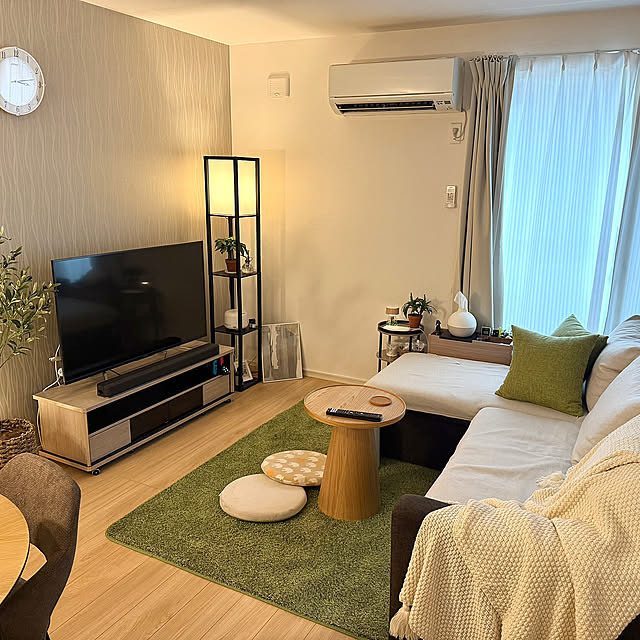 Lounge,観葉植物,照明,一人暮らし,北欧,1LDK,フェイクグリーン,賃貸アパート,d-room,ナチュラル,LDK13畳,グリーンインテリア,緑のある暮らし,アロマのある空間,アロマディフューザー,アートをインテリアに取り入れたい,アートのある暮らし NKの部屋