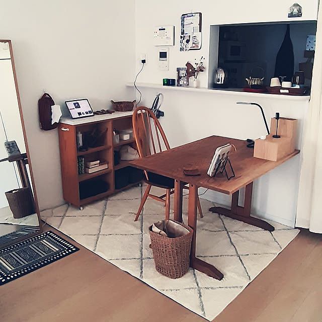 My Desk,RoomClipショッピング,おうち見直しキャンペーン,ラグ,一人暮らし,ひとり暮らし,低めのダイニングテーブル,モモナチュラルの家具,雑貨,ワンルーム,作業机,ダイニングテーブル,アーコールチェア,作業スペース,無印良品 yohaku_2020の部屋
