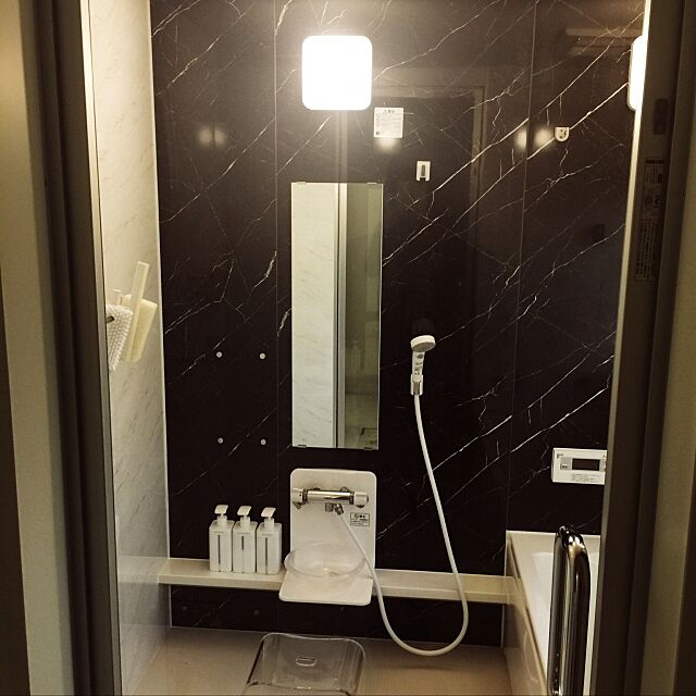 Bathroom,大理石調,透明な扉,アクリルバスチェア,ハウステック,バスルーム,モノトーン,フェリテ Hironobuの部屋
