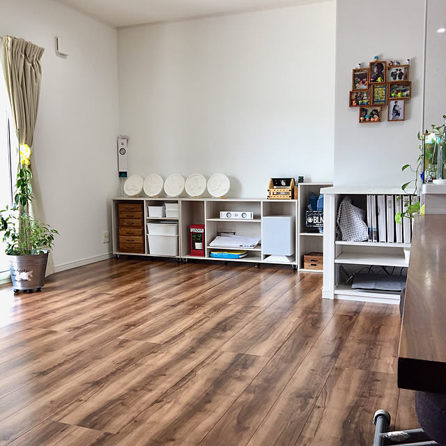 Lounge,カラーボックス,収納,ホームシアター,ニトリ,セリア,テレビボード,白い家具,カラボ,白でスッキリ,石膏の手形,Nクリック,ニトリ2019Nクリックモニター,バスケットフィロー shiratamaの部屋