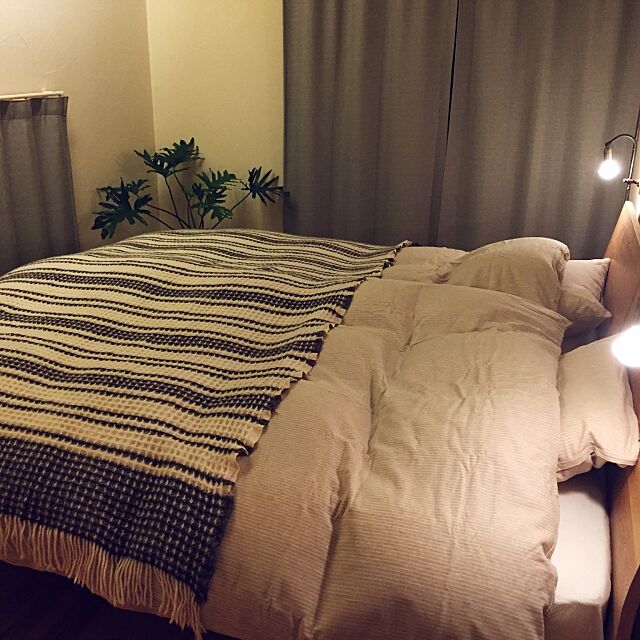 Bedroom,無印良品のベッドカバー,ニトリ布団カバー,無印良品ベッド,珪藻土の壁,観葉植物,ナチュラル,北欧,照明,ニトリ yukariの部屋