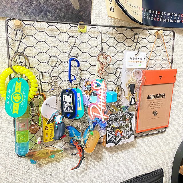 ガチャガチャ収納,ガチャガチャコレクション,キーホルダー掛け,キーホルダー,ストラップ,おみやげ,デザフェス,ネームタグ,ワイヤーネット,ガチャガチャ,ディスプレイコーナー,セリア,100均,雑貨,オタク部屋,On Walls 39の部屋