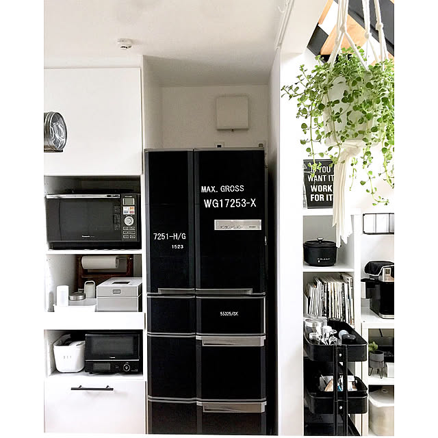 カフェ風インテリア,冷蔵庫リメイク,キッチンインテリア,黒物家電,モノトーンインテリア,シンプルモダン,DIYのある暮らし,NO GREEN NO LIFE,グリーンのある暮らし,観葉植物のある暮らし,Kitchen,山善キャセロール,男前インテリア,インダストリアルインテリア,アイアン階段,キャセロール kobami_styleの部屋