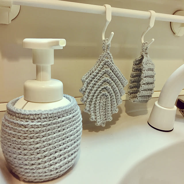 Bathroom,アクリルたわし,葉っぱ,掃除グッズ,ハンドメイド,手編み,ダイソー,100均,エコたわし,ナチュラル,葉っぱモチーフ,掃除しやすく,ダイソーの毛糸,ハンドソープカバー,かぶせただけ,セベリス,ついで掃除,編みもの,momonokiオリジナル momonokiの部屋