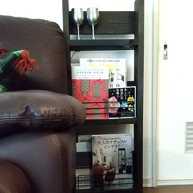 Lounge,アイアン素材,RCの出会いに感謝♡,フォローありがとうございます♡,いいね♪いつもありがとうございます❤️,薄型本棚,主人のDIY☆,DIY,セリア,アイアンバー,ワイングラス,ピューター,セランゴール,マレーシア,ソファ,クッション Renの部屋