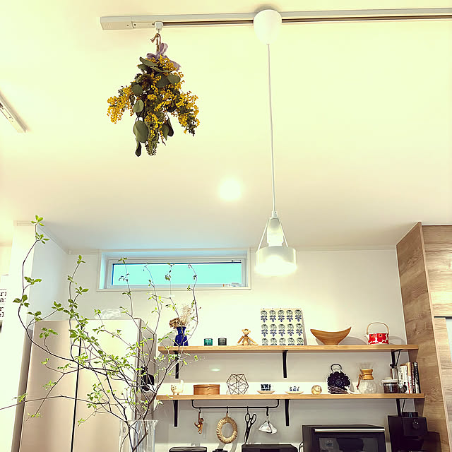 Kitchen,ドウダンツツジの枝,キッチン棚ディスプレイ,ルイスポールセン パークフース,ダクトレールにドライフラワー,春の模様替え,北欧インテリア,注文住宅,北欧ナチュラル,いつもいいねやコメありがとうございます♡,イベント参加,ヒュッゲな暮らし pontaの部屋