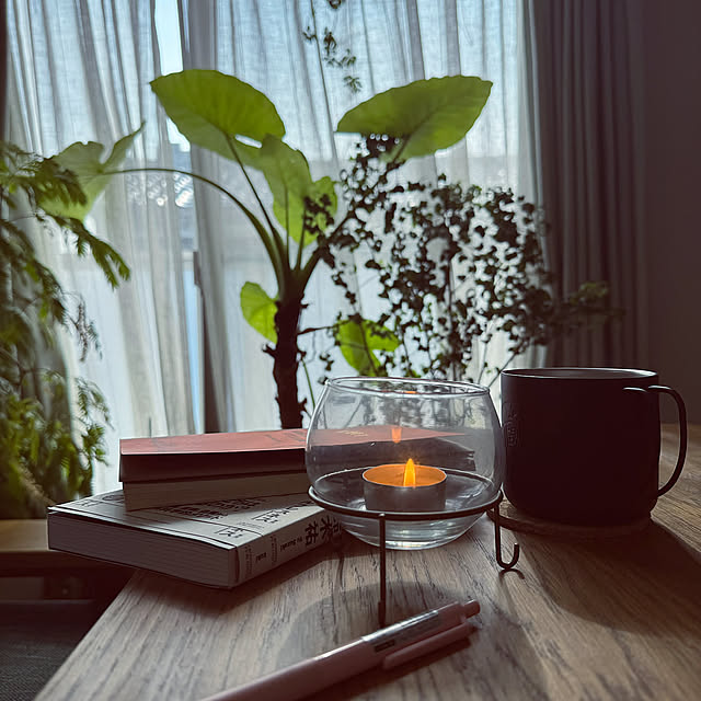 My Desk,マグカップ,ナチュラル,一人暮らし,賃貸インテリア,リラックス空間,観葉植物のある暮らし,キャンドル,読書の時間,季節を楽しむ暮らし nananananapicoの部屋