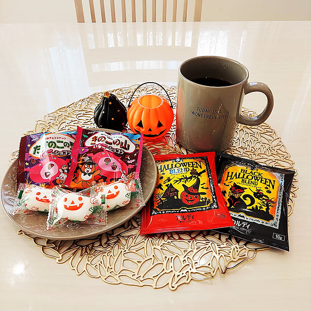 Lounge,ハロウィン,ハロウィン雑貨,ハロウィン仕様,カルディのコーヒー,ハロウィンお菓子,ハロウィンはじめました,注文住宅♥️,Room Clipとの出会いに感謝✳︎,フォロワー様300名越！！感謝です♡,いいね♥️フォロー♥️うれしいです,ｲﾝｽﾀ→prettychiechie prettychieの部屋