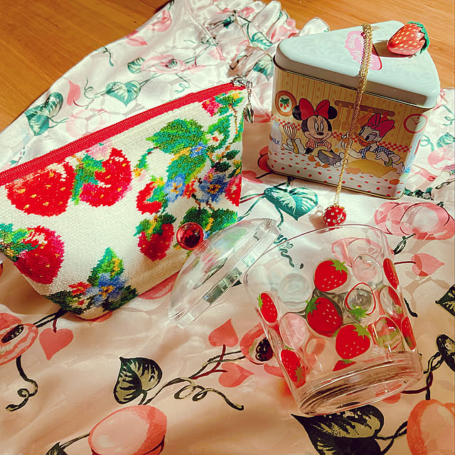 いちご柄大好き,いちご柄,いちご,赤,偏愛アイテム,みどりある生活,こどもと暮らす,コメントお気遣いなく,My Desk harvestの部屋