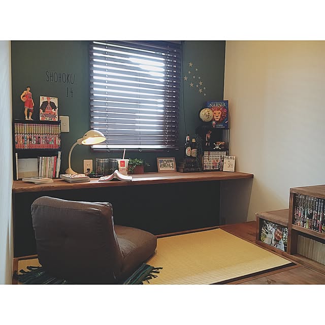 My Desk,漫画部屋,書斎,ナルニア国物語,みさおとふくまる,読書,小さなお家,柿渋塗装,無垢材,自然素材,アクセントクロス,ウィリアムモリス,スラムダンク,木製ブラインド,フィギュア,漫画,小説,座椅子,しまむら Reiyaの部屋