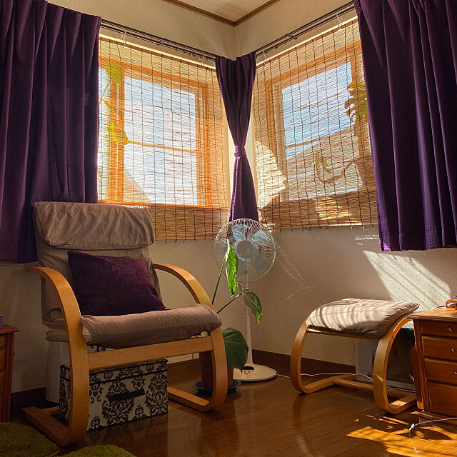すだれ,出窓,チェアー,扇風機,モンステラ,癒しの空間,パープル,Bedroom yuu.styleの部屋