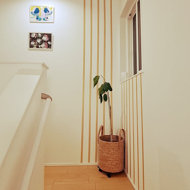 On Walls,DIY,2階廊下,ナチュラルインテリア,木目調,マスキングテープ 壁,癒しスペース,シンプルな暮らし,おうち時間を楽しむ,建売り一戸建て,観葉植物のある暮らし,ナチュラルな暮らし,季節を楽しむ暮らし,介護してても素敵な家にしたい,4世代同居 mihiroの部屋