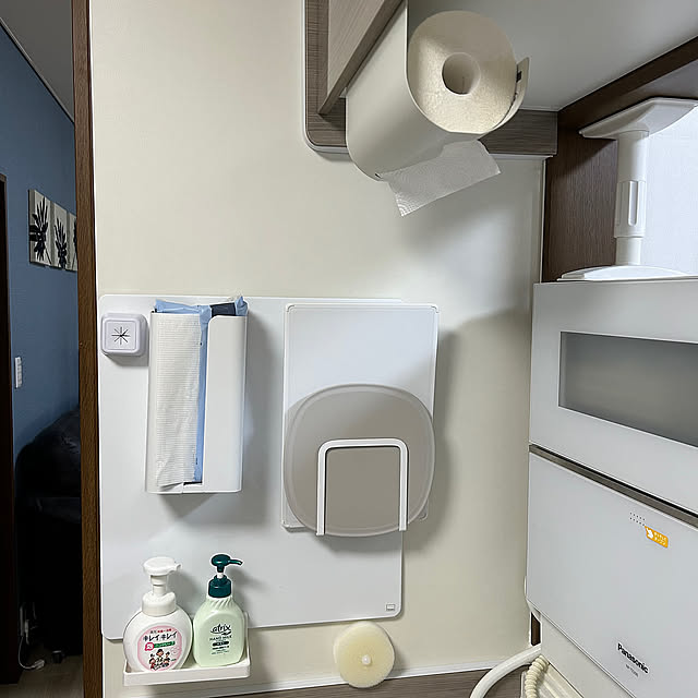 Kitchen,オークスのキッチンペーパーホルダー,マーナのスポンジ,マーナのまな板,パナソニック食洗機,山崎実業マグネットまな板スタンド,マグネットキッチンペーパーホルダー,山崎スチールパネル,浮かせる収納,DIY,DIYが好き,DIY主婦,DIY夫婦,買ってよかったもの makaの部屋