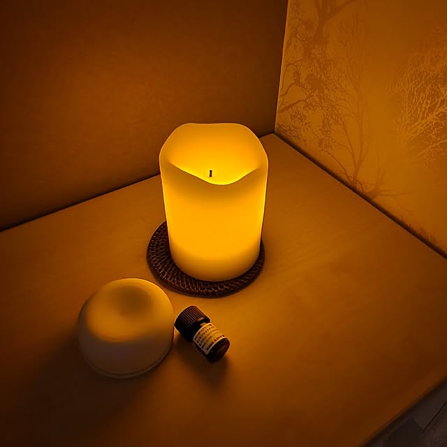 快眠,キャンドルライト,LEDキャンドルライト,ラベンダーの香り,ラベンダーの壁紙,睡眠の質を上げる,毎晩の楽しみ,アロマストーン無印良品,アロマオイル,ラベンダーオイル,快適な睡眠を,Bedroom 75の部屋