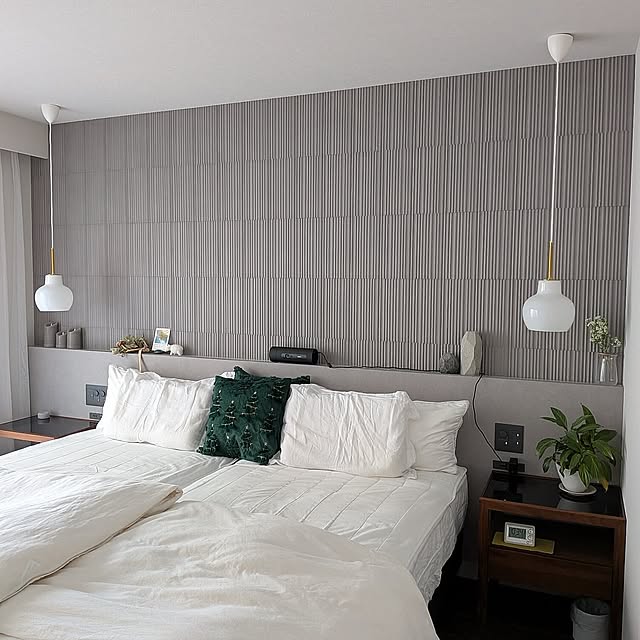 Bedroom,寝室インテリア,暮らしを楽しむ,楽しむLIFE,夫婦ふたり暮らし,ペンダントライト,サイドテーブル,小さな幸せ Rororiの部屋