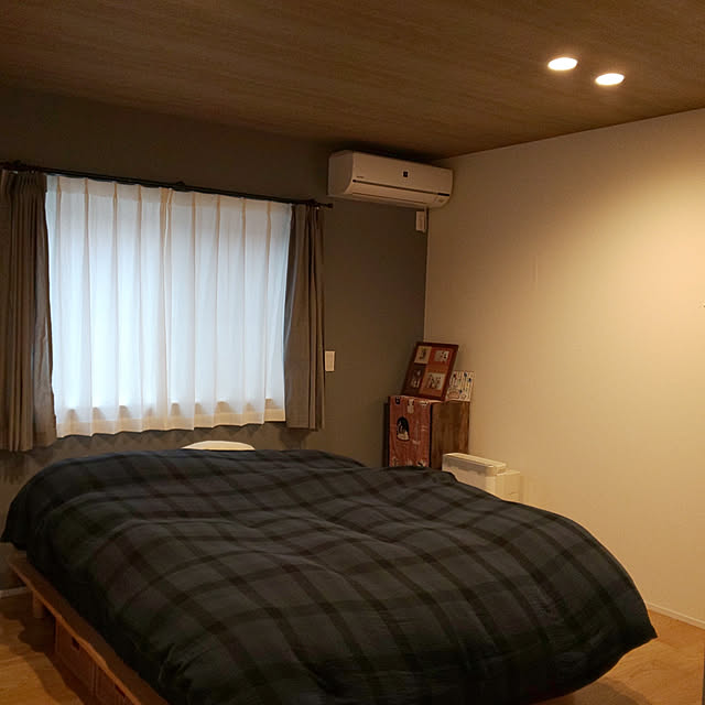 Bedroom,寝室,無印良品,アイアンカーテンレール,いいね&フォローありがとうございます☆,サンゲツクロス,ダウンライト shocoの部屋