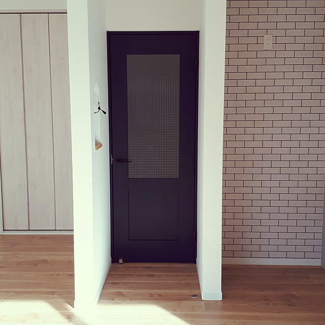 Lounge,アクセントクロス,タイル風クロス,パナソニック,チェスナット,ダイケン,トリニティ,マイホーム記録,サンゲツ壁紙,チェッカーガラス,クラフトレーベル amonの部屋