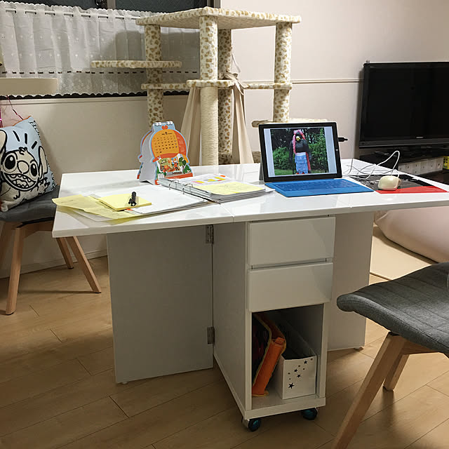 鏡面仕上げホワイト,リモートワークテーブル,バタフライテーブル,My Desk hanachanの部屋