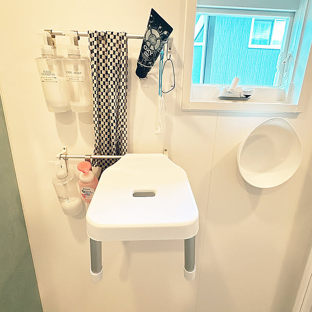 Bathroom,ニトリ湯おけ,ニトリ,浮かせるシャンプー,浮かせるいす,浮かせると掃除が楽,浮かせる収納,100均大好き,towerバスチェア,tower(タワー),吊り下げ収納,100均,セリア emiの部屋