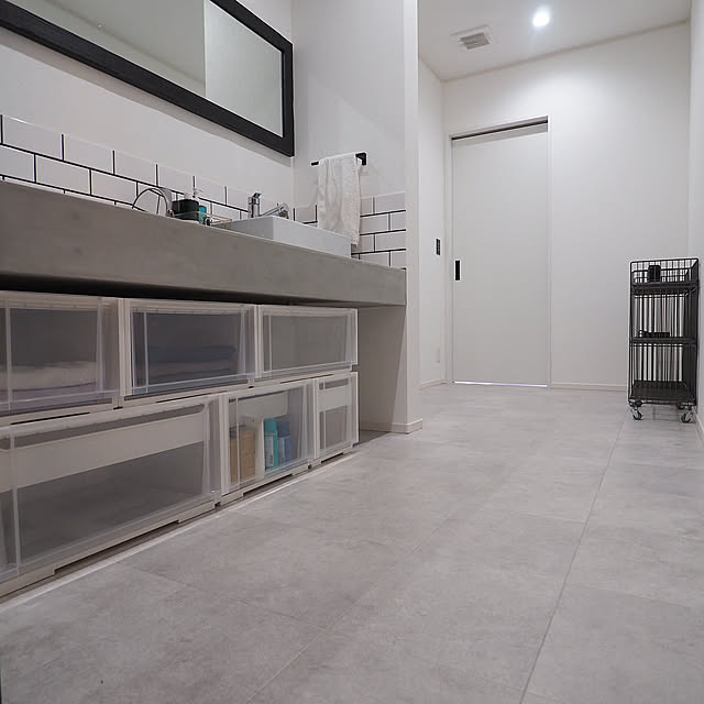 Bathroom,収納スペース,クッションフロア,建具,洗面スペース,リノベーション,衣装ケース,収納ケース,引き戸,モルタル,タイル風,洗面台下収納,洗面台周り,サンカ,SANKA,LIXILドア,リノベーション住宅,モルタル洗面台,リクシル ドア,ラシッサS,コンビネーションケース,アクセサリー収納 Akiy15の部屋
