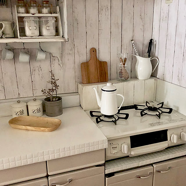 Kitchen,昭和なアルミ作業台隠しの板diy,ニトリポット,ホーローキャニスターシール自作,コベントガーデン雑貨,昭和アルミ吊り棚リメイク,ナチュキチスパイスラックリメイク,セリアマグネットシート,セリアタイルシールを白ペイント,ダイソーリメイクシート,まな板とフォトフレ中板で元栓カバー,DIY,コメントスルーで大丈夫です♡,真っ白ガステーブル♡,ブロカントな部屋に憧れる,ホワイトインテリア,リンナイ,HOWARO,リンナイ・モニター,いいねとフォローありがとうございます,ドリームステッカー tarの部屋