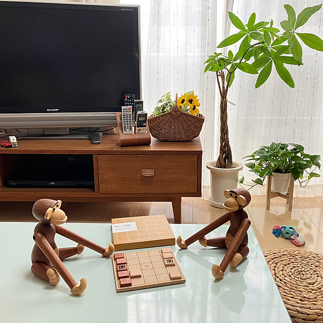 My Desk,SL IPE（スライプ）,おさるがいる暮らし,腹黒右→,木のおもちゃ,ボードゲーム,子どもと暮らす,観葉植物,スツール,夏,ナチュラルインテリア,パキラ,ポトス,ひまわり,カゴディスプレイ,unico TVボード,ナチュラル素材,観葉植物のある暮らし,夏休みの過ごし方,カイボイスンモンキー kouの部屋