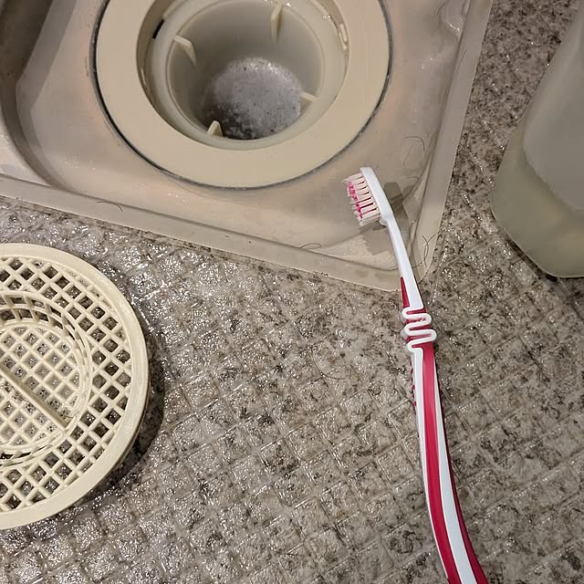 Bathroom,掃除,見て下さってありがとうございます♡,暮らしのひとコマ,排水溝掃除,排水溝のごみ受け,排水溝の蓋はつけない派,排水溝スッキリ,古歯ブラシ Rの部屋