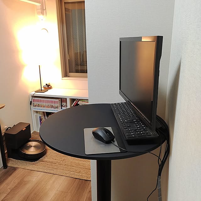 My Desk,お部屋を広く見せる工夫,ラウンドテーブル,シンプルインテリア,昇降,壁掛けショップ,シンプル,テレワーク部屋,テレワーク,書斎,スタンドデスク itsukiの部屋