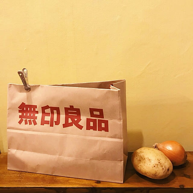 Kitchen,10000人の暮らし,ストック収納,じゃがいも,海外生活,ショッパー,無印良品,いいね&フォローありがとうございます☆,カフェ風インテリア,roomclipの出会いに感謝♪,主婦の知恵,黄色い壁,お気に入り LINAの部屋