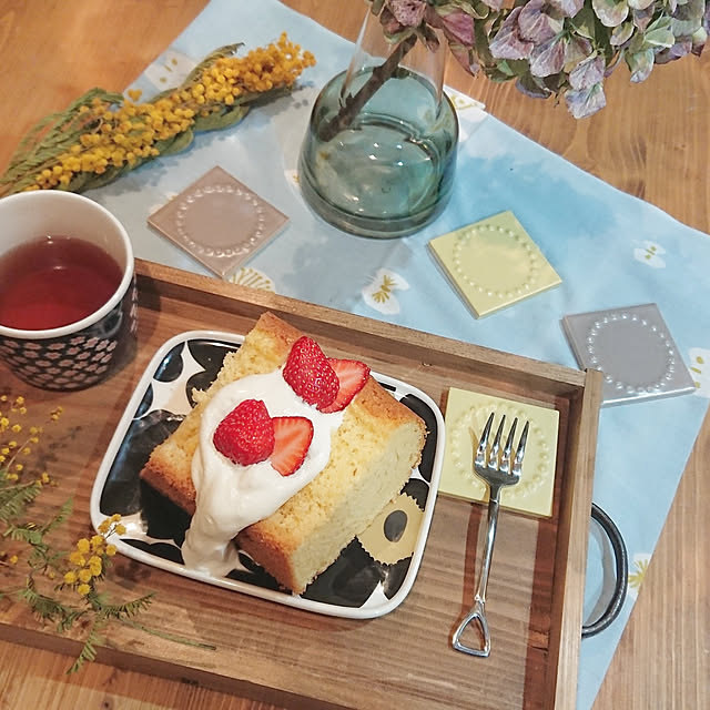 My Desk,新商品買ったよ！,marimekko,マリメッコ,プケッティ,セルフペイント,こどもと暮らす。,ドライフラワー,ミナペルホネン,手作り,フラワーアレンジメント,フラワーベース,DIY,花のある暮らし,北欧インテリア,北欧,ダイソー,建て売り一戸建て,ミモザ,minaperhonen,トレイ,タンバリン,タンバリンタイル,tambourine,ウニッコ,UNIKKO,choucho,ダイニング,ダイニングテーブル,リメイク,100均 oolongpirokoの部屋