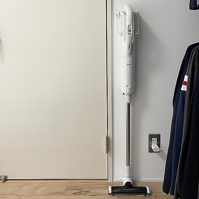 ダイソーDIY,ダイソー,紙パック式掃除機,アイリスオーヤマ,コードレスクリーナースタンド,掃除機スタンド,掃除機ホルダー,コードレススティッククリーナー,コードレスクリーナー,コードレス掃除機,掃除機,寝室,ベッドルーム,DIY,Bedroom Minaの部屋