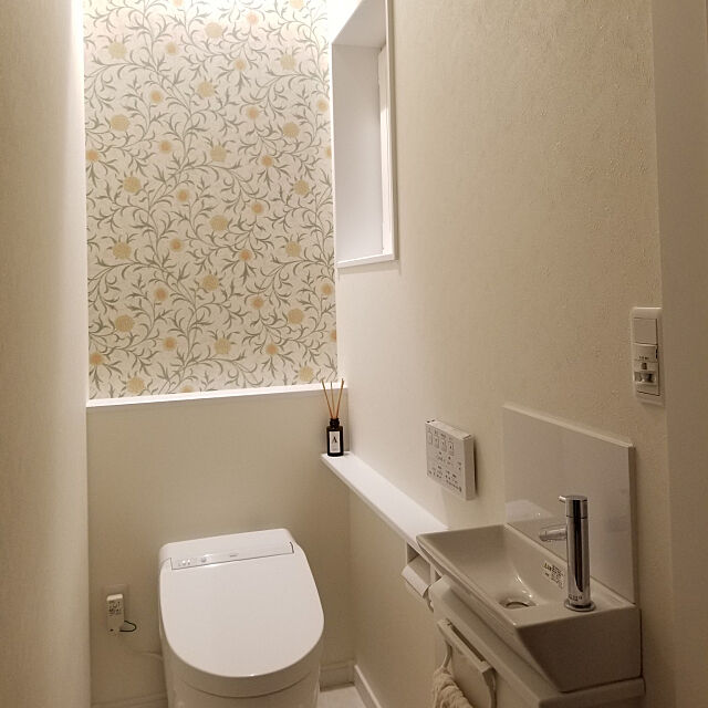 Bathroom,モリスの壁紙,間接照明,トイレ,トイレの壁,TOTO,ネオレスト,ウィリアムモリス,ウィリアム・モリス,モリス shimaaadsの部屋