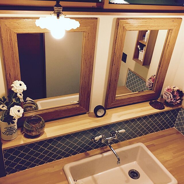 Bathroom,写真むずかしい,実験用シンク,鏡額縁DIY,タイル洗面台,めだか,フェイクフラワー,照明,DIY,沢山のイイネ！ありがとぅございます♥️ Rumiの部屋