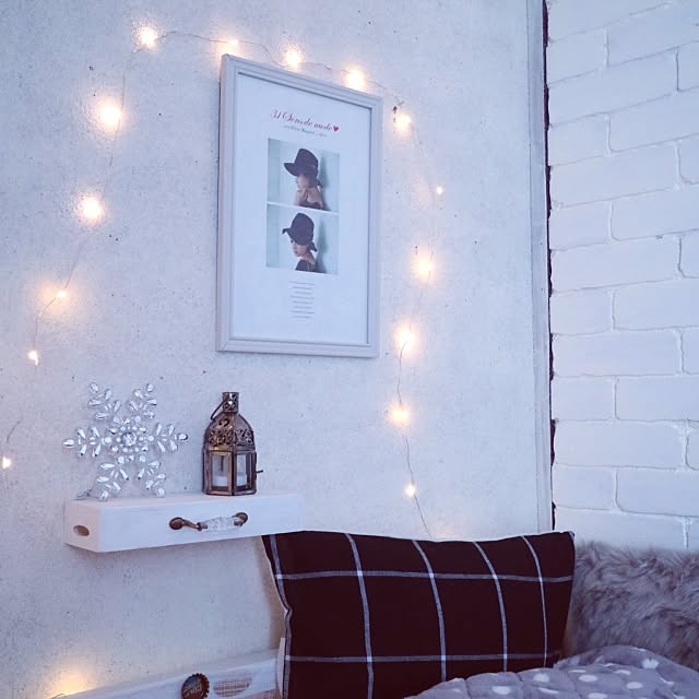 寝室を イルミネーションライト で幻想的な空間に演出 Roomclip Mag 暮らしとインテリアのwebマガジン