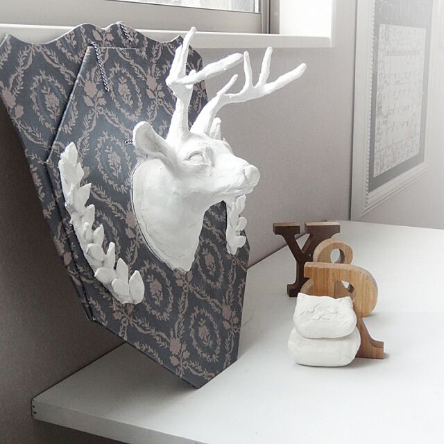 My Shelf,ダイソー紙粘土,アンティーク,グレー,壁紙DIY,彫刻,手作り,ハンティングトロフィー SHIROYAGIの部屋