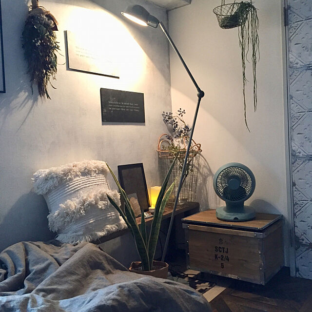 レトロなライト,モダンデコ,部屋干し乾燥,サーキュレーター,ドライフラワーのある暮らし,Bedroom momijiの部屋
