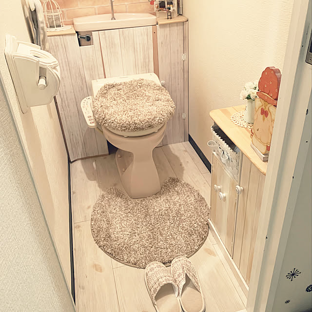 Bathroom,タンクレス DIY,リメイクシート縮んだ,キャンドゥ,トイレスリッパ,ニトリ,トイレマットセット,大掃除,RCの出逢いに感謝♡,いつもいいねやコメありがとうございます♡ michimichiの部屋