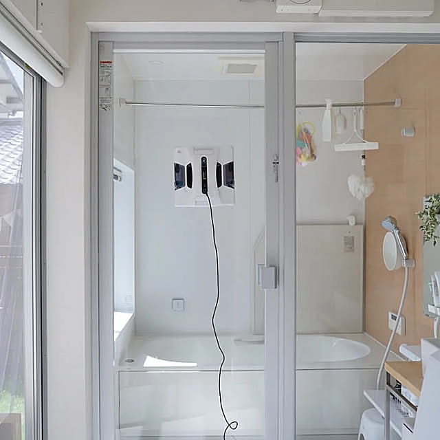 Bathroom,窓拭きロボット,HOBOT-2S,大きな窓,窓掃除,洗面所インテリア,窓があるお風呂 puchiの部屋