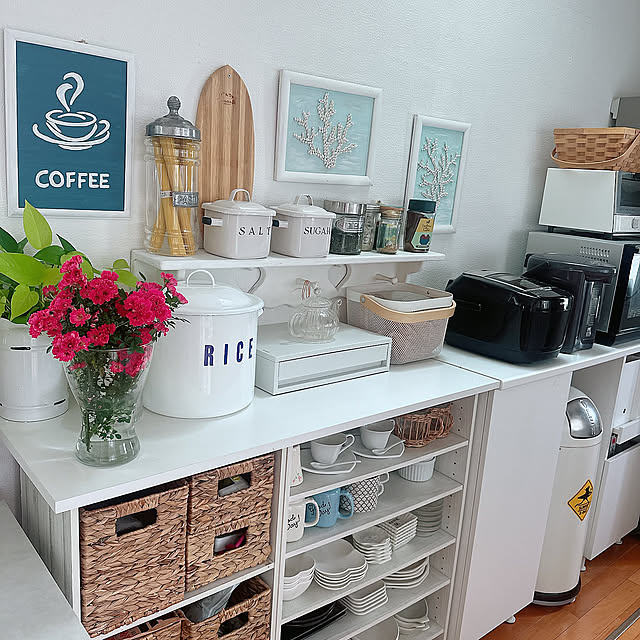 Kitchen,トースター,シェルフ,IKEAのキッチンカウンター,ゴミ箱,象印藤ポット,アイリスオーヤマ炊飯器,IKEAのカゴとバスケット,ホーローのキャニスター,パスタのキャニスター,無印良品　,ニトリのカゴ収納,ホーローの米びつ,ボード型まな板,手描きのサインプレート,手作りのシェルアート,ニトリのカラーボックス,海を感じるインテリア,リゾートインテリア Megumiの部屋